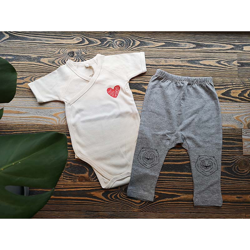Set 6-12 Monate - Body "Herz" und Hose "Löwe"