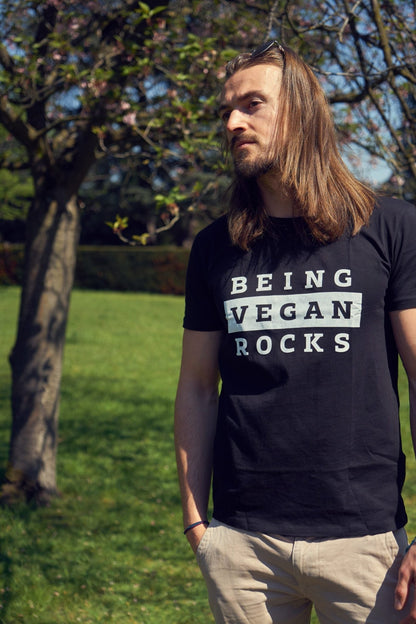 Being Vegan Rocks - Männer T-Shirt - Róka - fair clothing