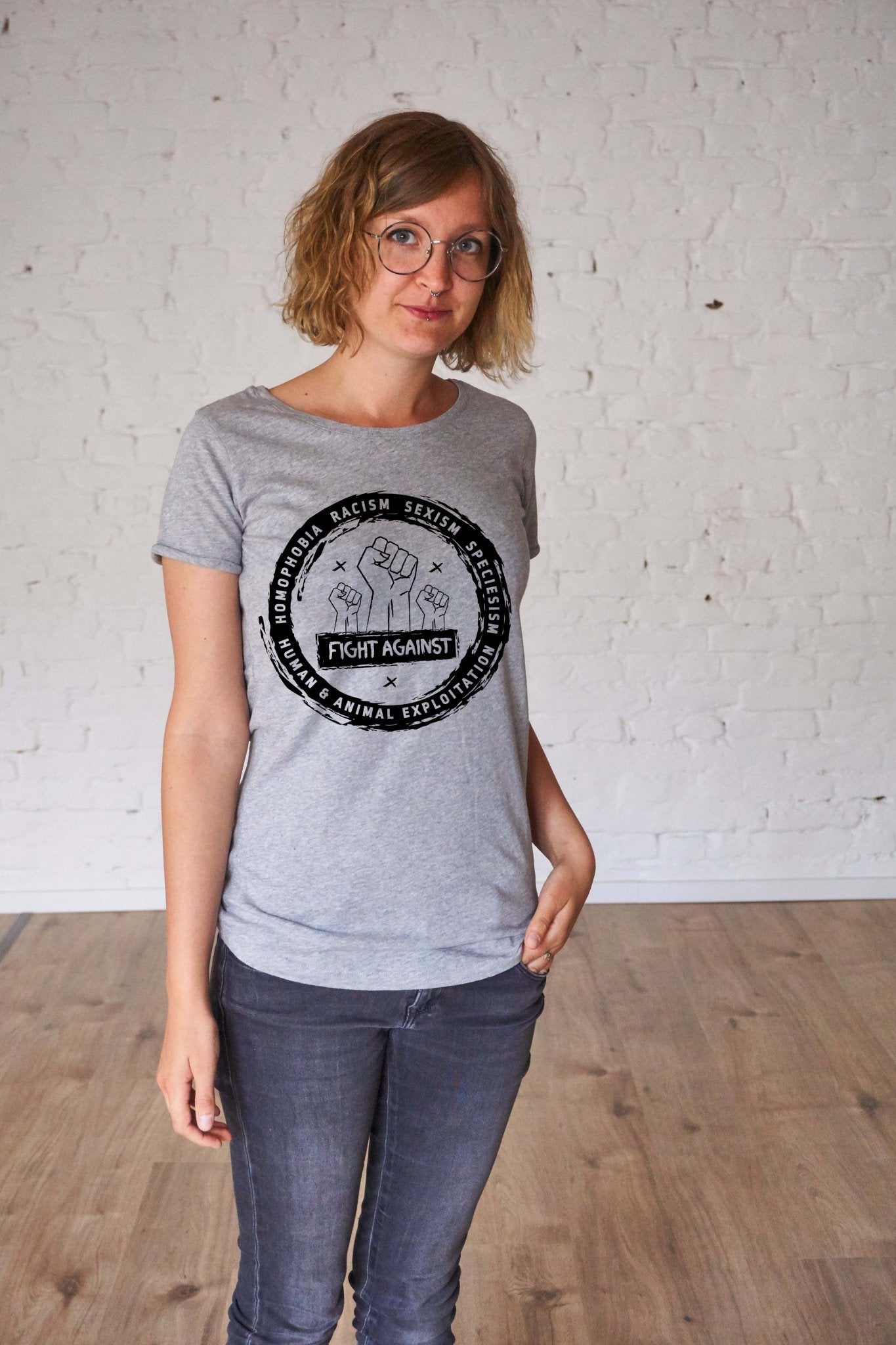 "fight against" - Frauen T-Shirt - grau