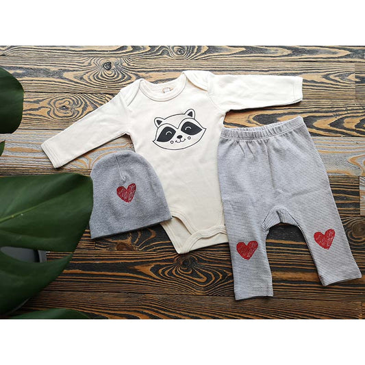 Set 3-6 Monate - Body "Waschbär", Mütze und Hose "Herz" - Róka - fair clothing